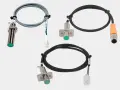 Tres sensores de proximidad con cables y conectores, parte de un esquema detector de presencia.