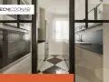 Cocina semiabierta cristal con suelo de damero, electrodomésticos integrados y encimera moderna.