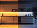 Cocina dividida: izquierda con luz cálida (2700 kelvin), derecha con luz fría (6500 kelvin).