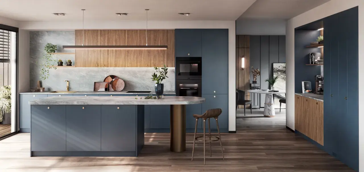 Elegantes cocinas azules con isla central, encimeras de mármol y detalles en madera. Un diseño moderno y sofisticado.