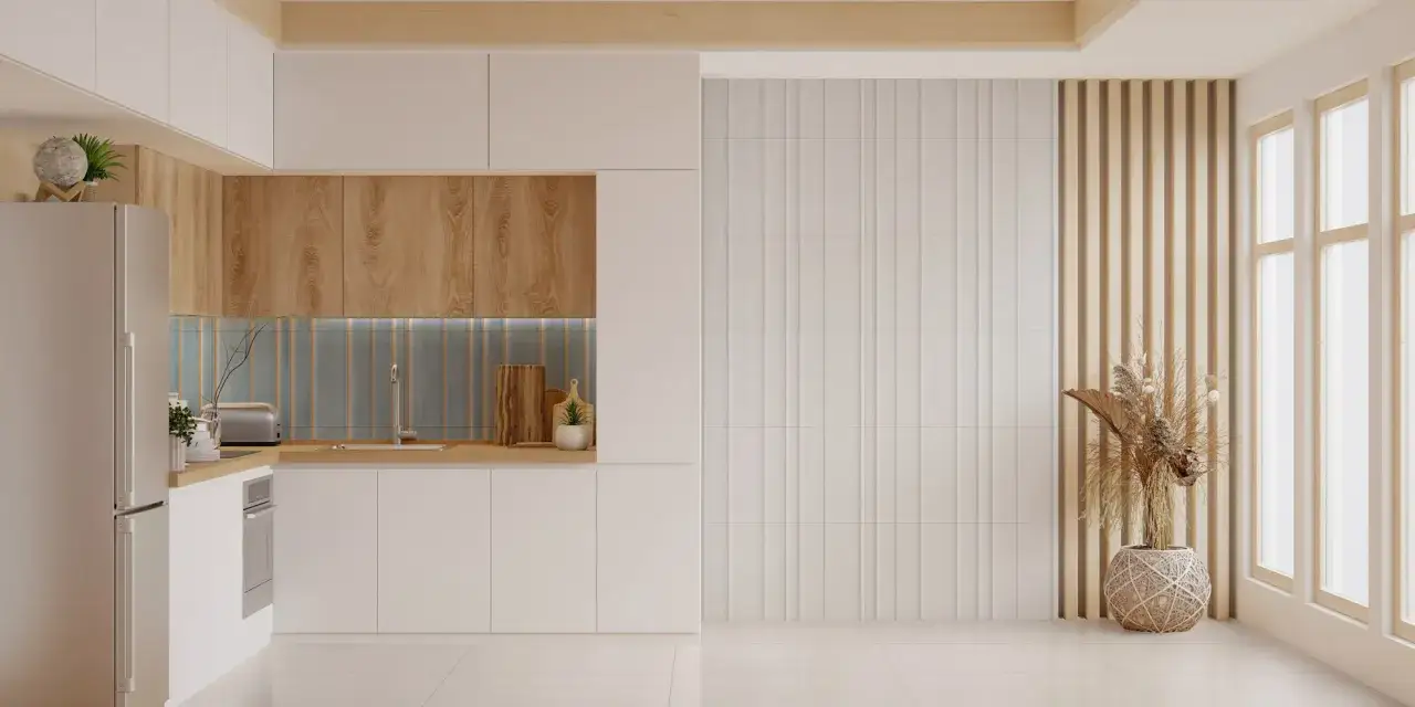 Cocina moderna con pared blanca texturizada y detalles en madera. Un jarr&oacute;n con pampas decora el rinc&oacute;n, ideal para decorar pared cocina blanca.